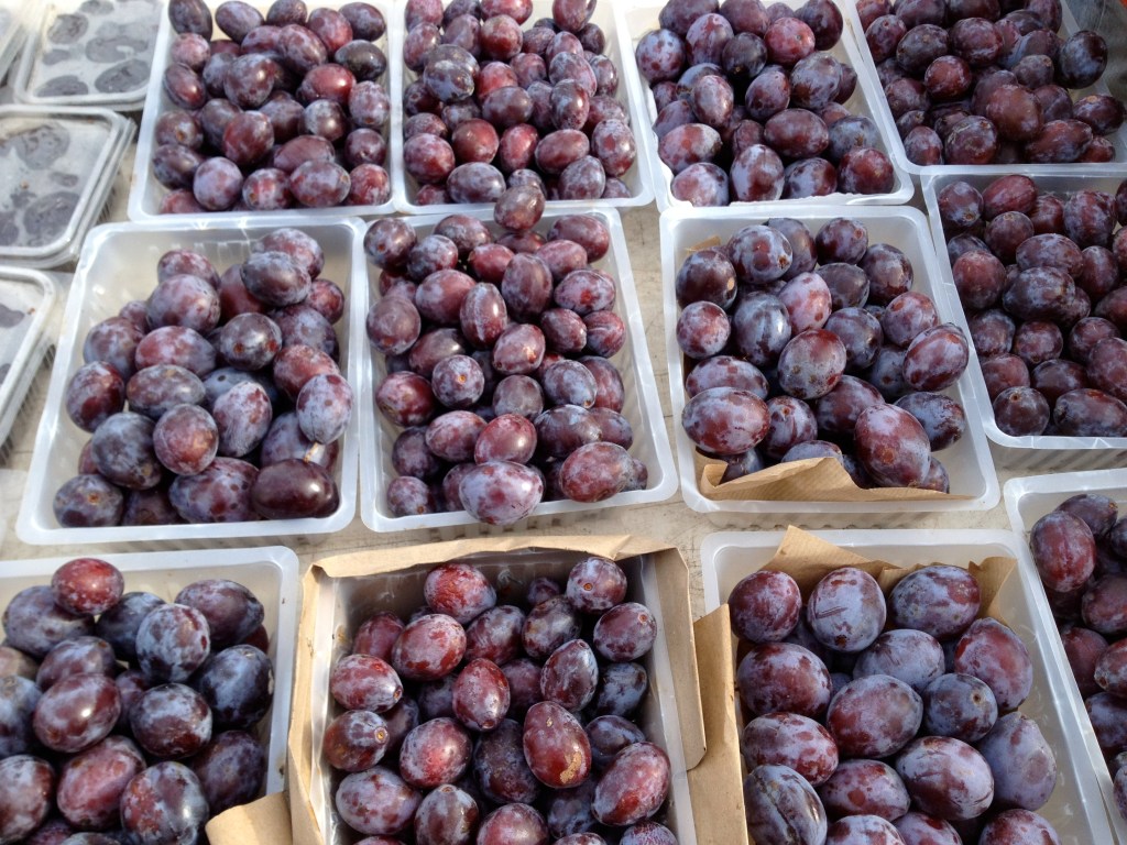 Quinces, Normandy market